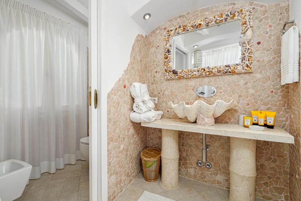 Room image 4